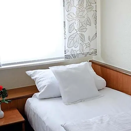 Elysee Hotel 3*