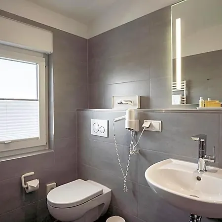 Elysee Hotel 3*